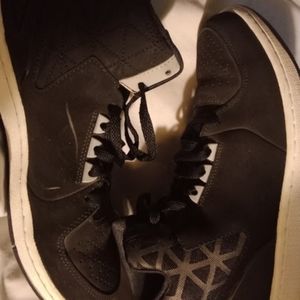 men's jordan 1 flight 3 mid top black black F496 sz 8.5